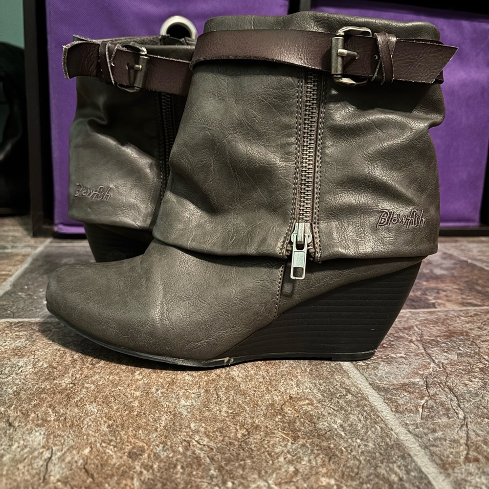 Grey Boot - Picture 2 of 2